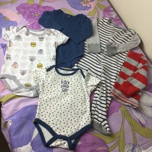 Baby lot 5 pieces Onesies & footie  pajamas